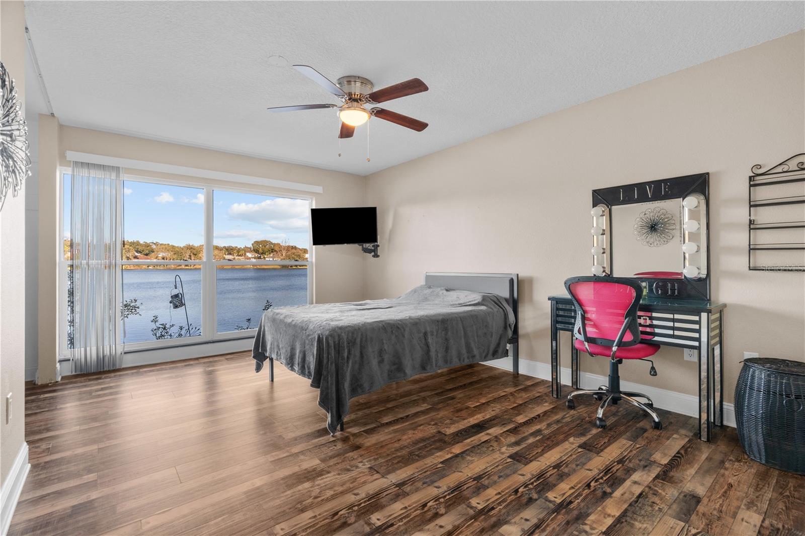 Listing photo id 44 for 3105 Lakeshore Court