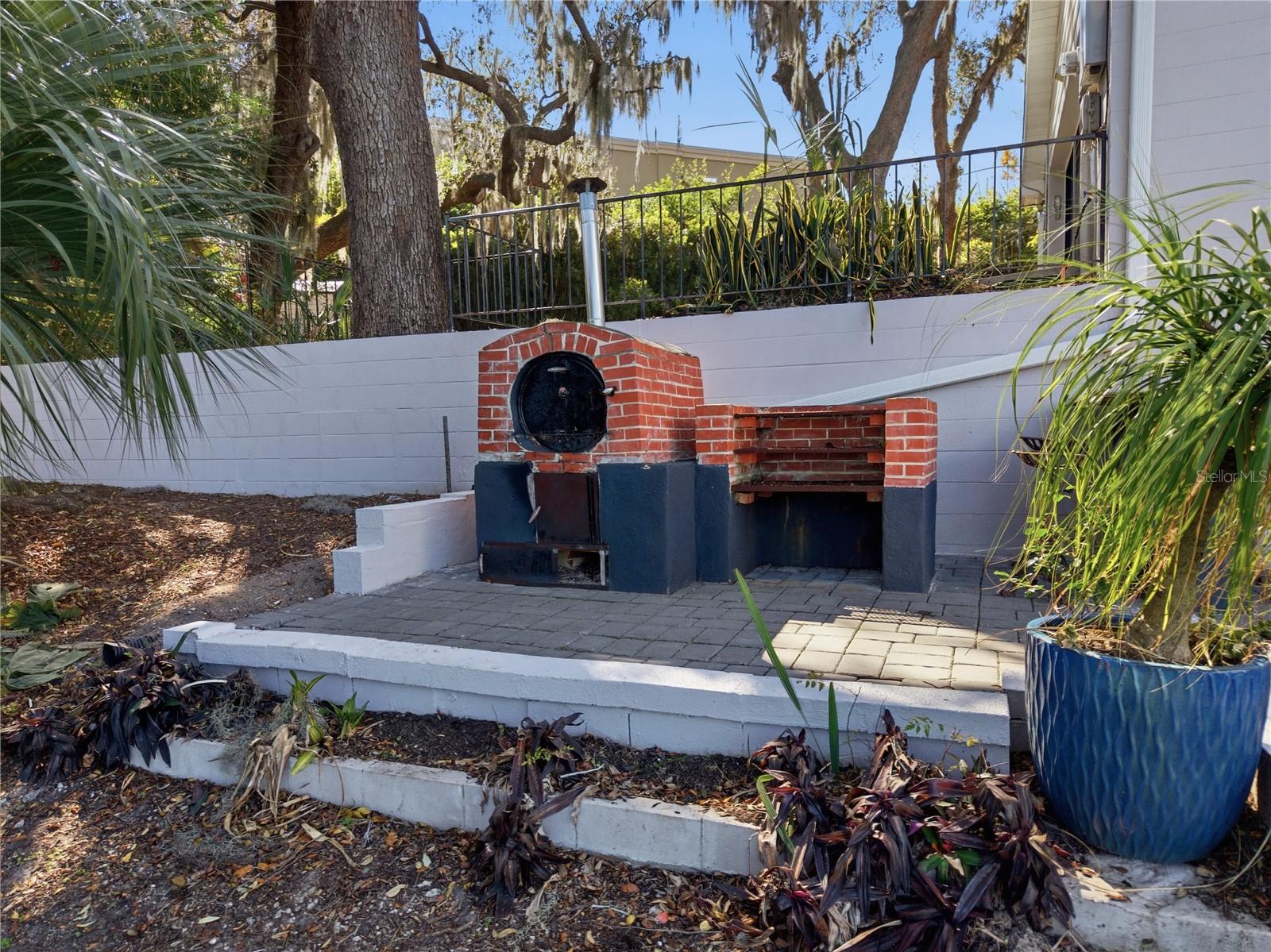 Listing photo id 46 for 3105 Lakeshore Court