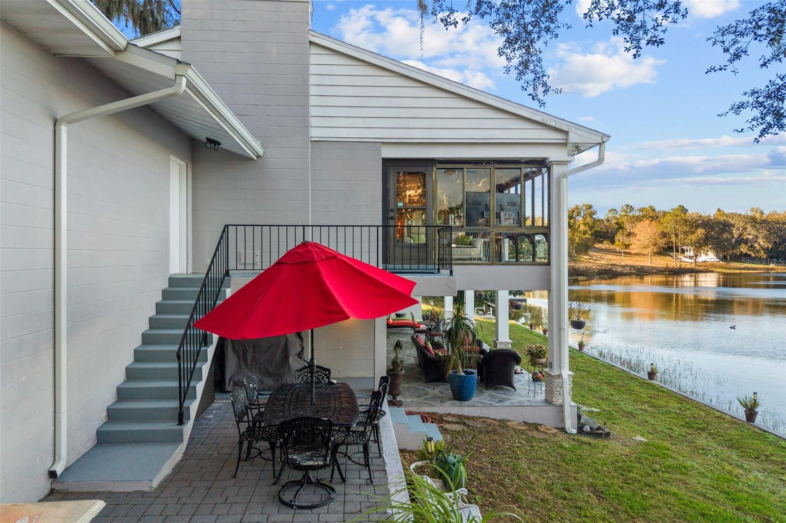 Listing photo id 47 for 3105 Lakeshore Court