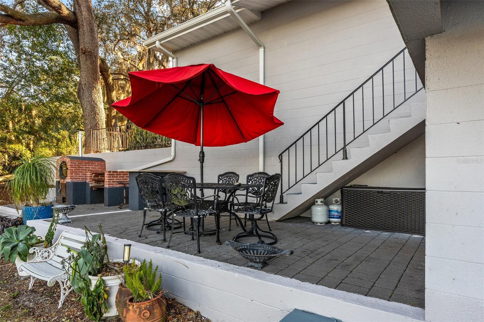 Listing photo id 48 for 3105 Lakeshore Court