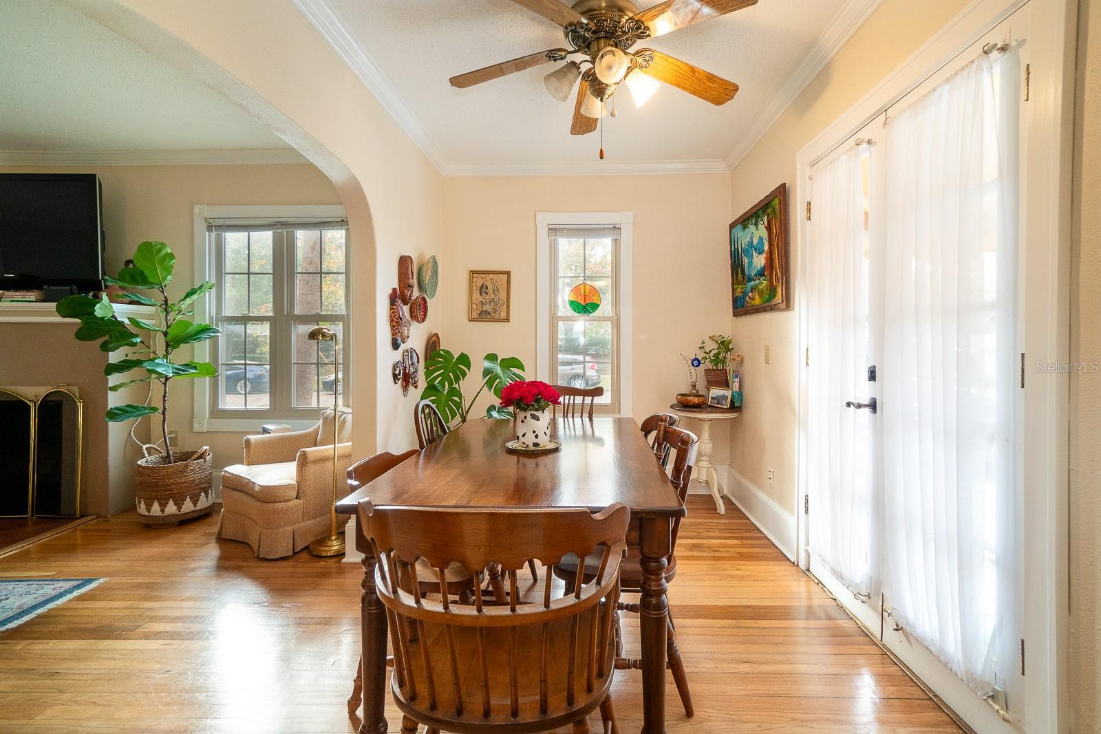 Listing photo id 8 for 443 Shine Avenue