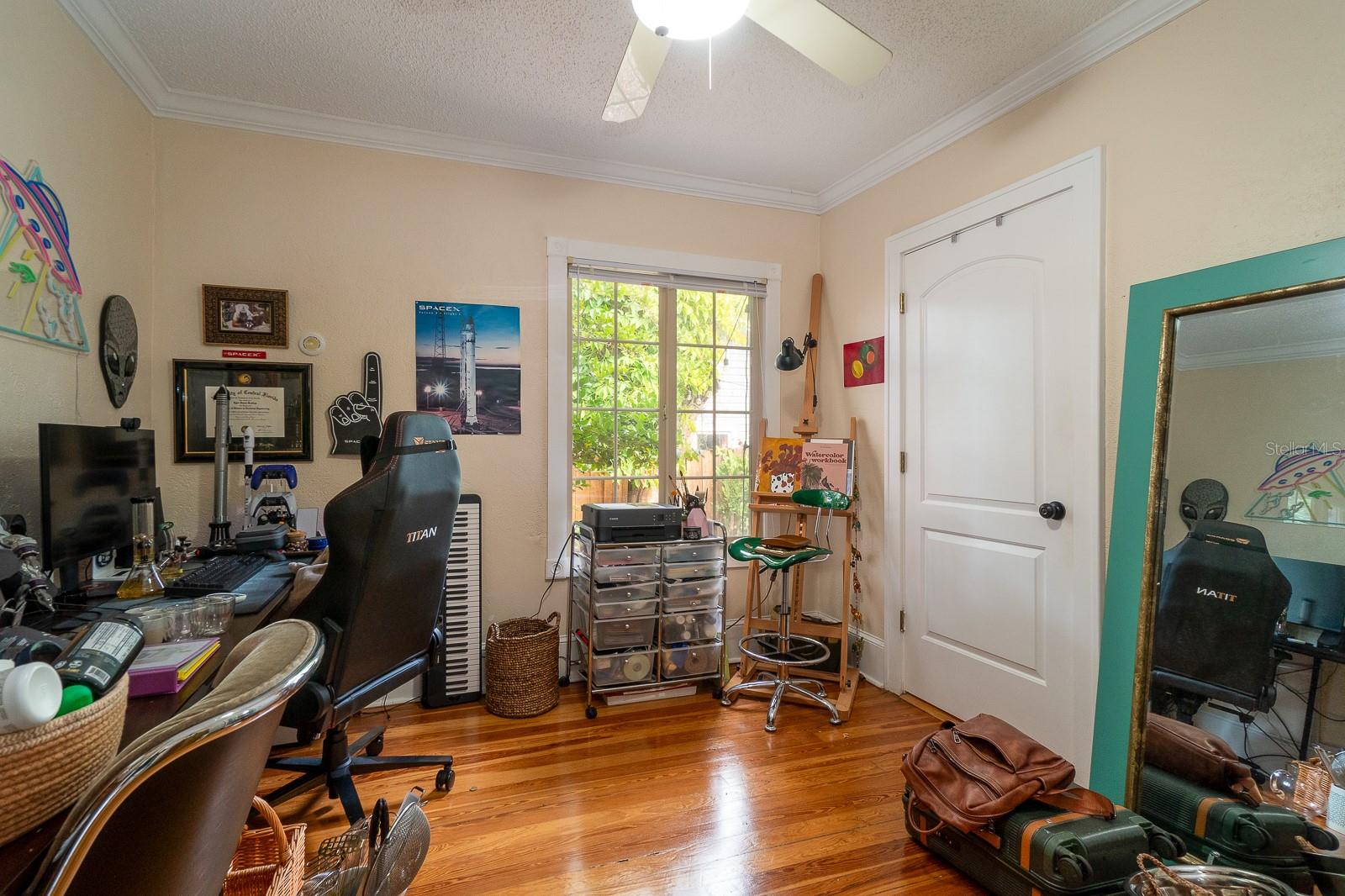 Listing photo id 9 for 443 Shine Avenue