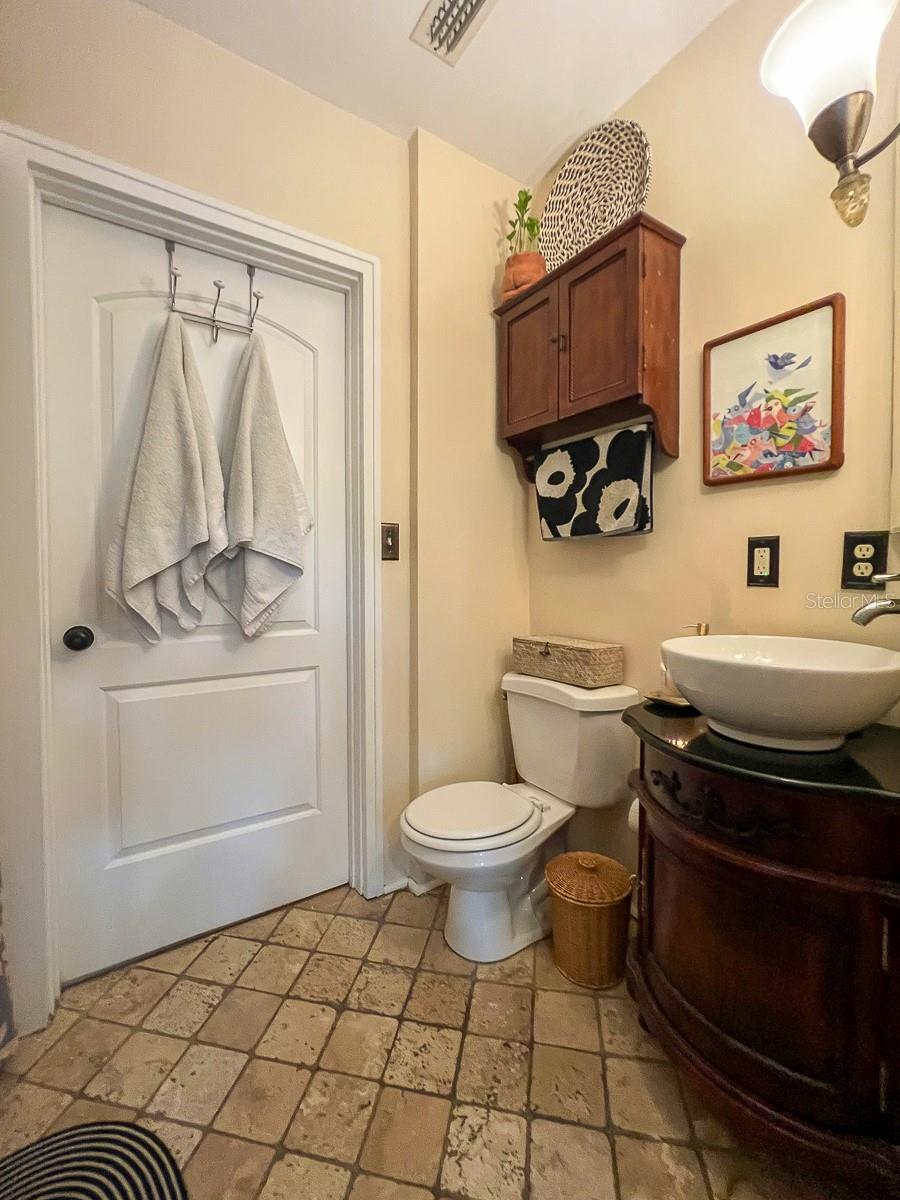 Listing photo id 10 for 443 Shine Avenue