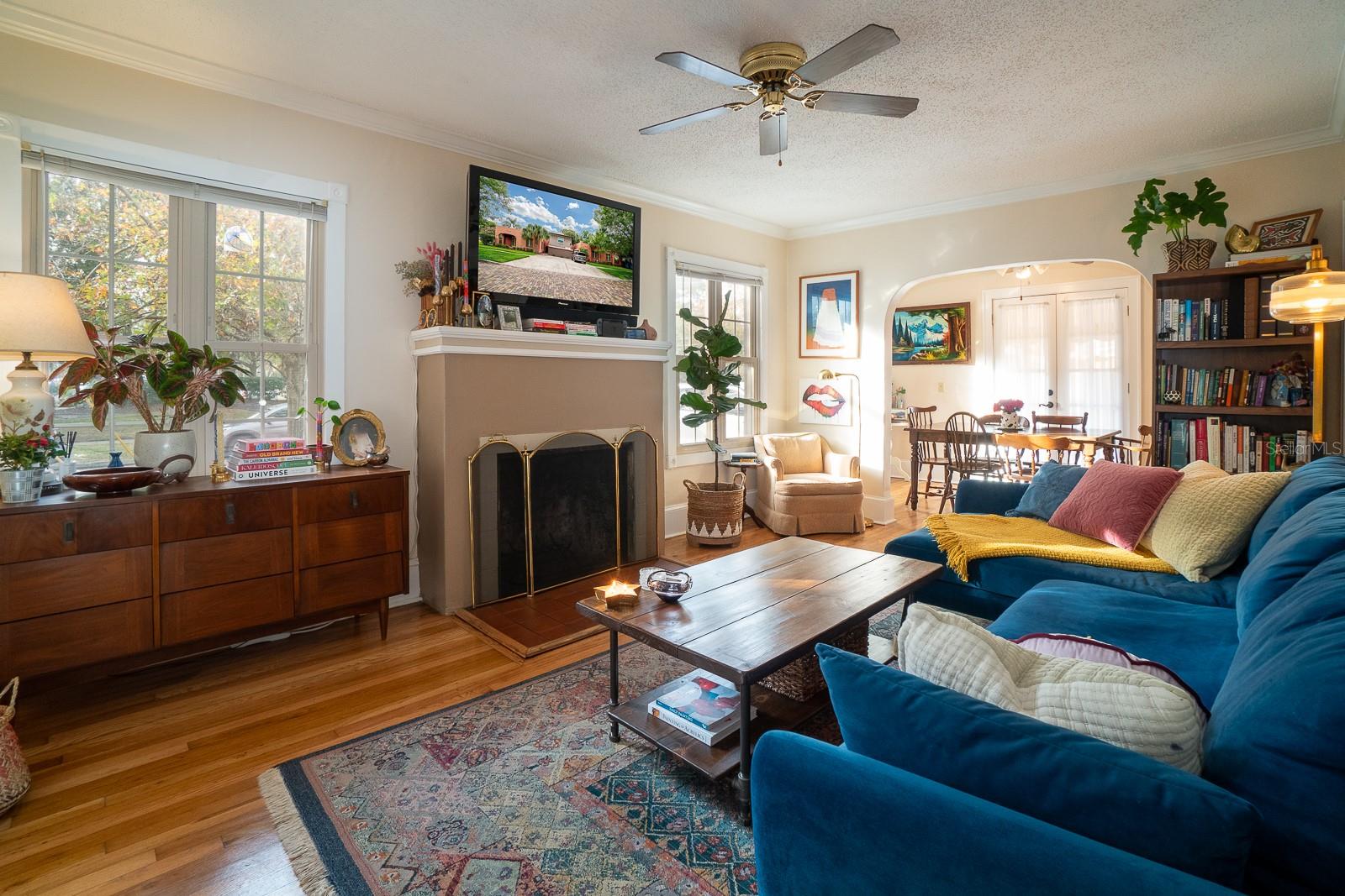 Listing photo id 1 for 443 Shine Avenue