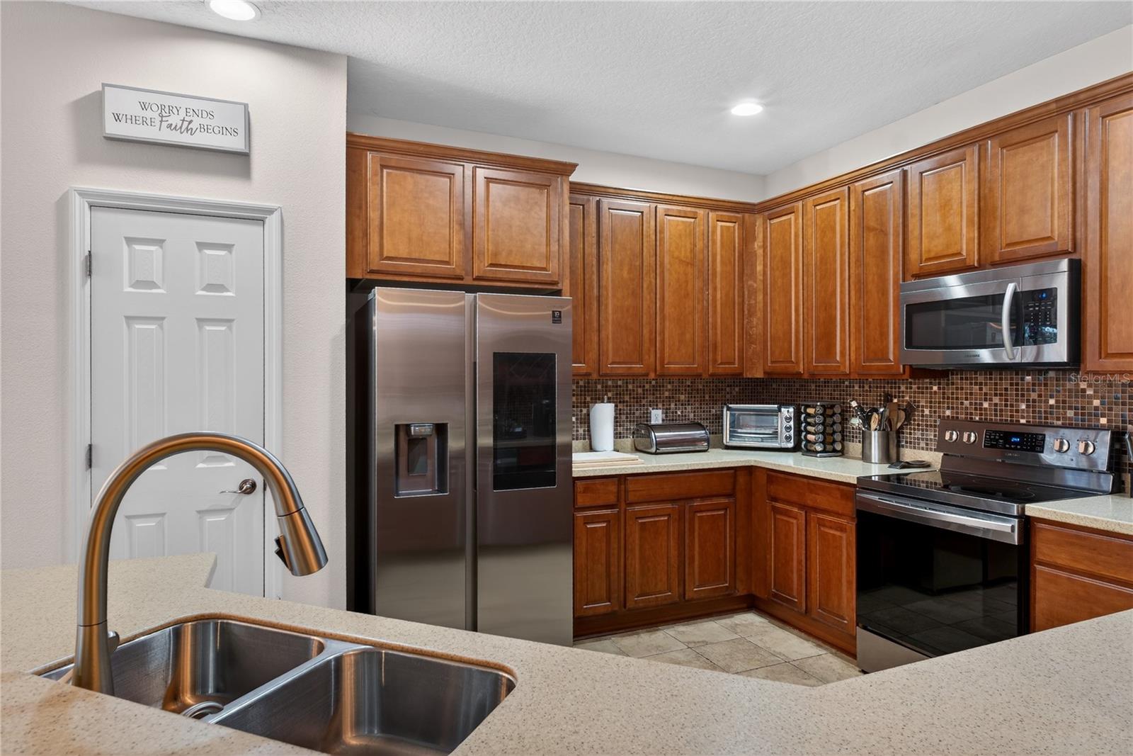 Image 22 of 35 For 539 Lake Eagle Lane