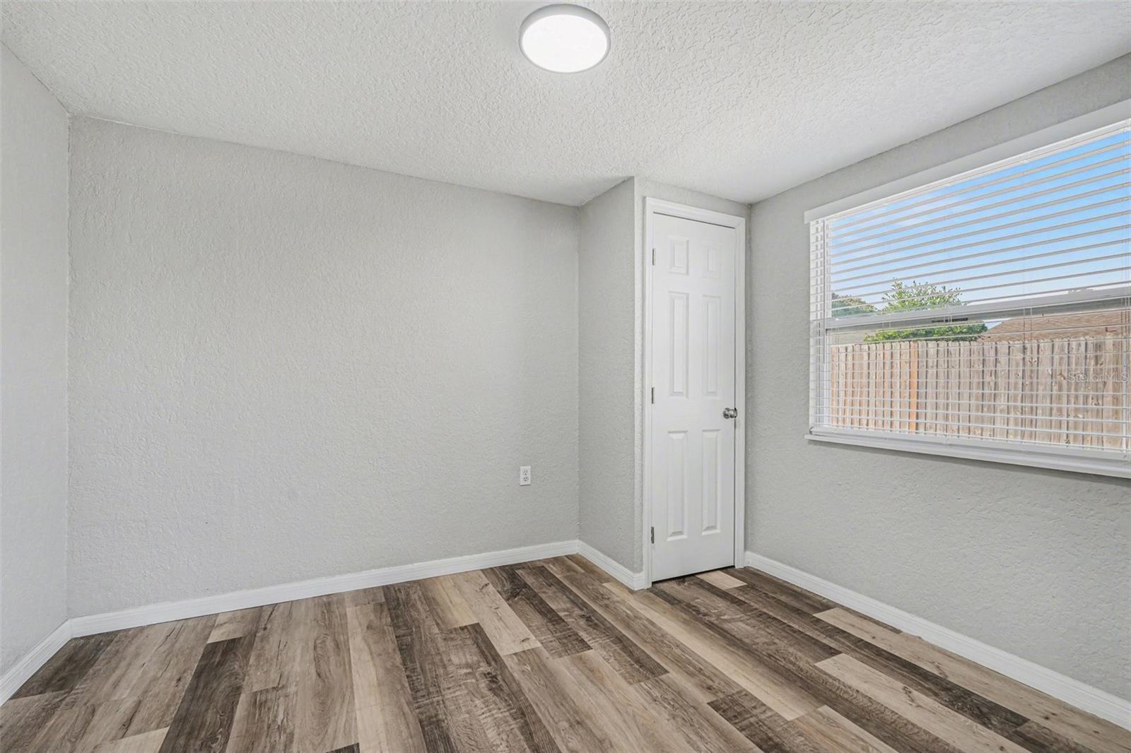 Image 11 of 16 For 11241 Yewtree Avenue