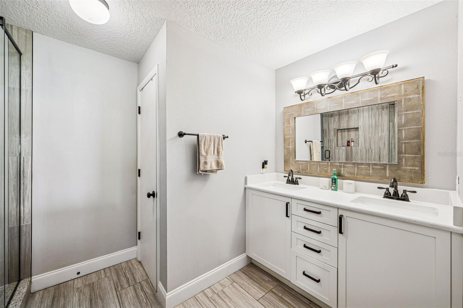 Image 16 of 32 For 8937 Easterling Drive