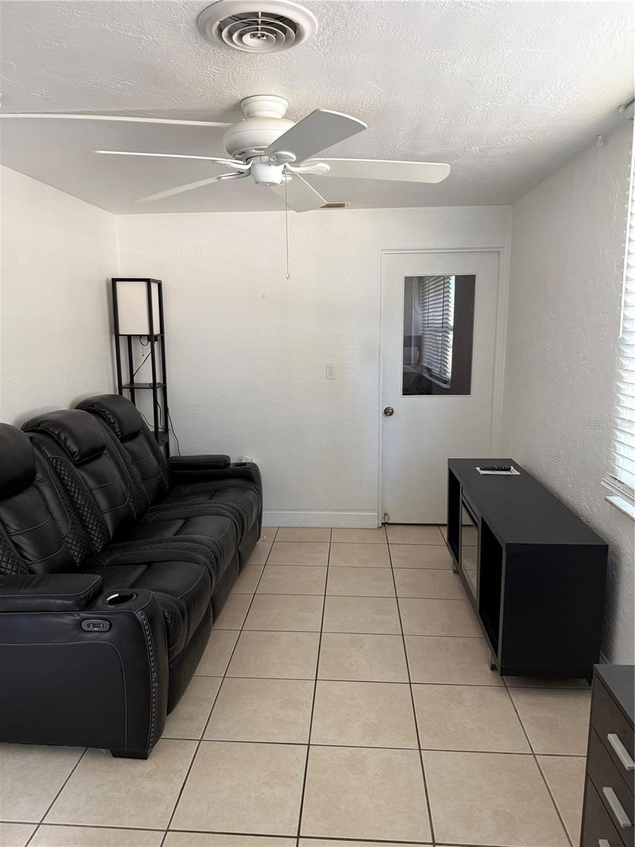 Image 18 of 37 For 3601 Saxon Drive