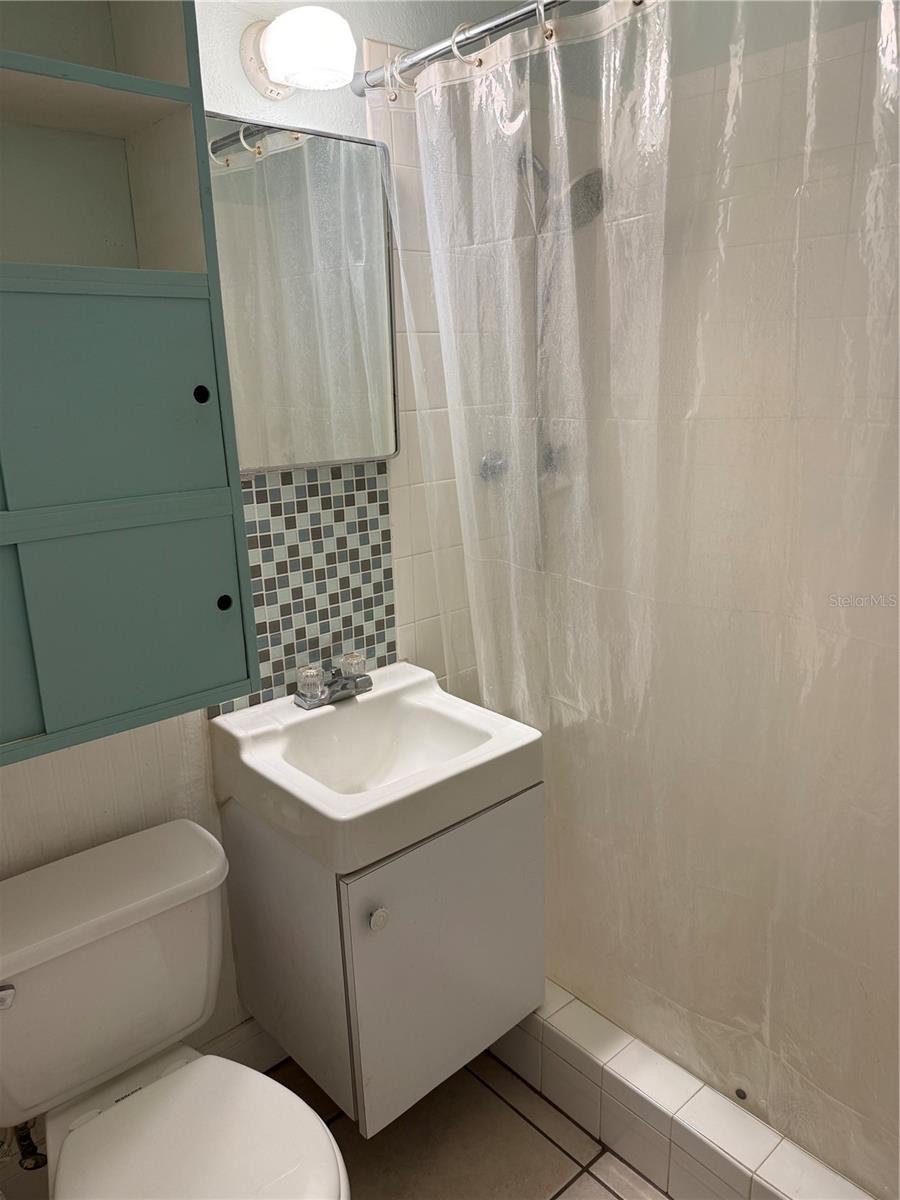 Image 27 of 37 For 3601 Saxon Drive