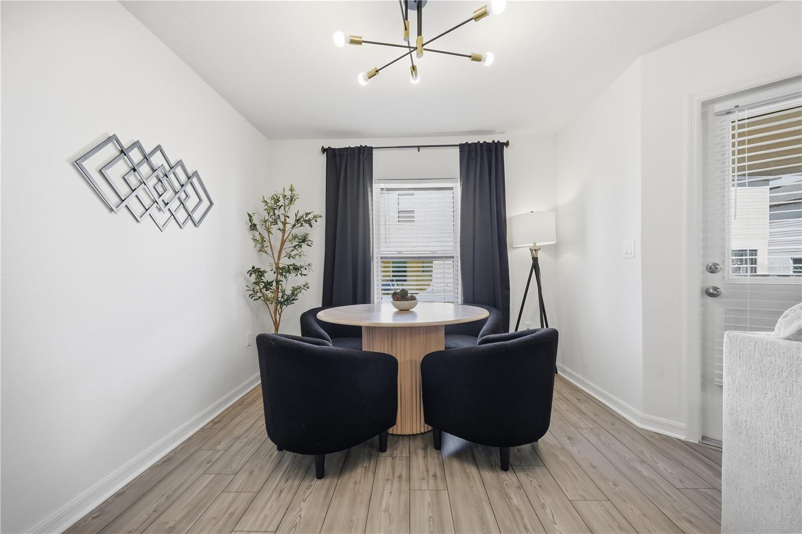 Image 21 of 47 For 1675 Wynford Circle