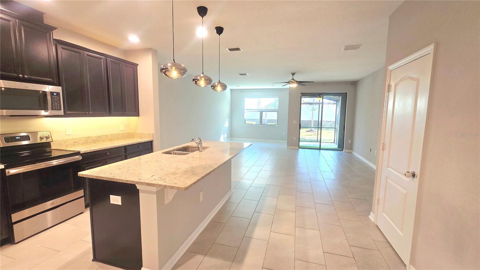 Image 27 of 94 For 11992 Sands Cove