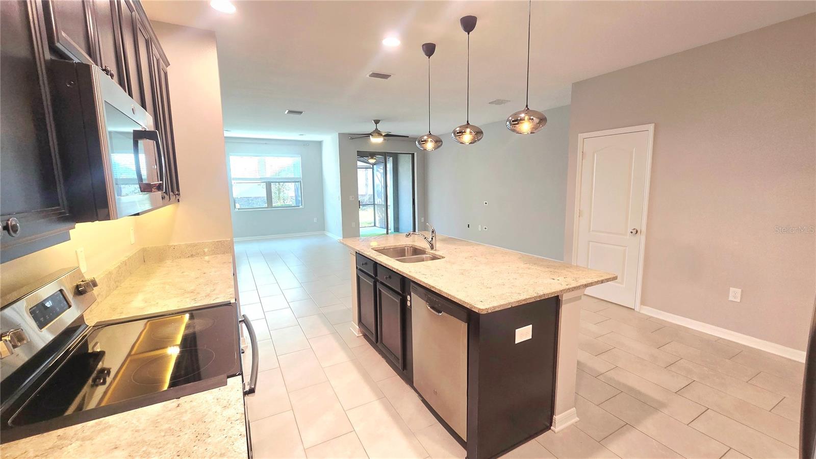 Image 28 of 94 For 11992 Sands Cove