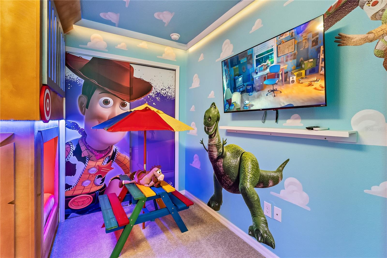 Image 63 of 87 For 15969 Cape Coral Loop