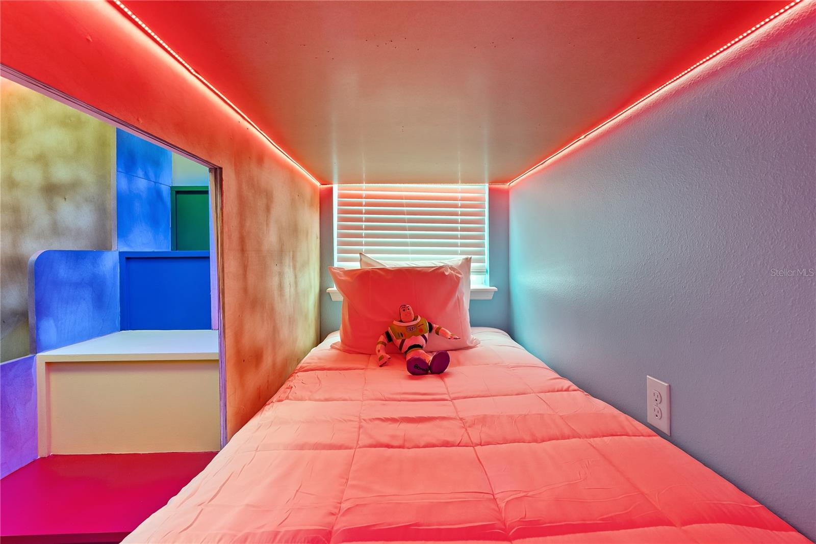 Image 69 of 87 For 15969 Cape Coral Loop