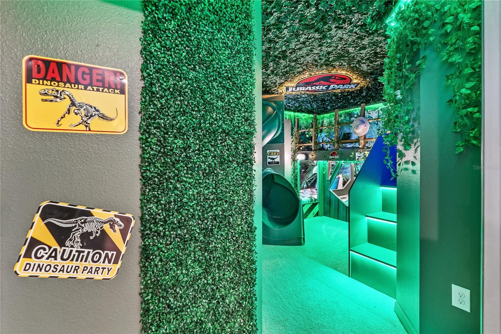 Image 75 of 87 For 15969 Cape Coral Loop