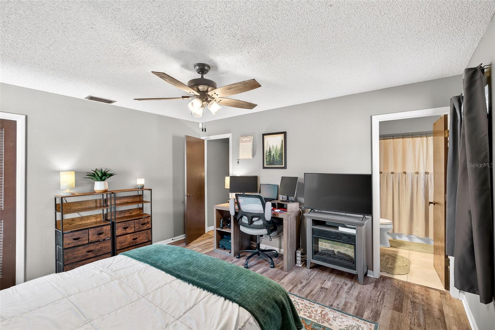 Image 13 of 21 For 5 Sandalwood Drive