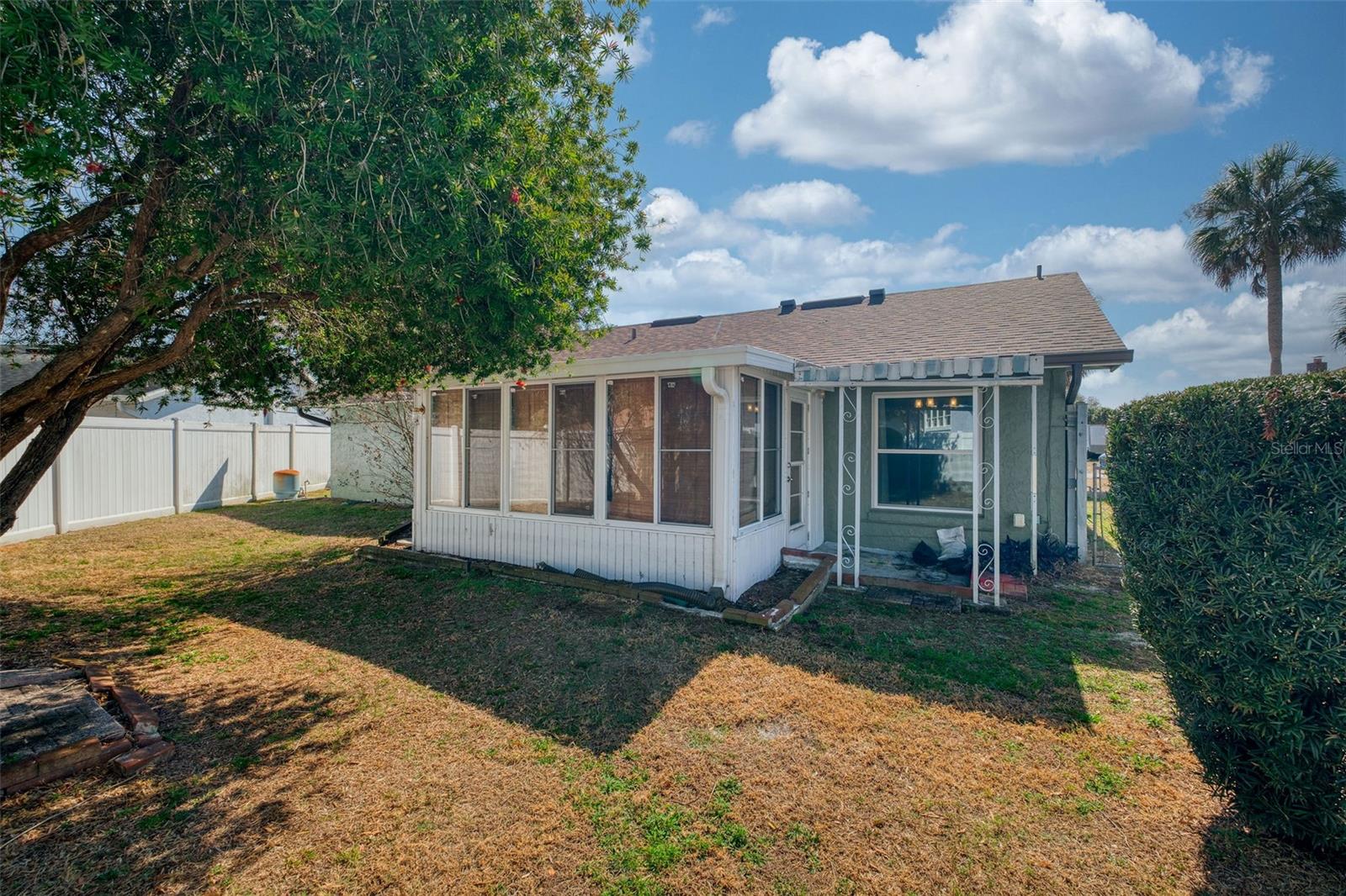 Image 17 of 21 For 5 Sandalwood Drive