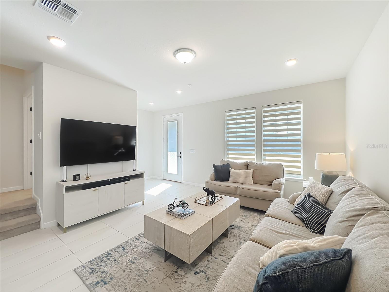 Image 11 of 70 For 10976 Leafshore Loop