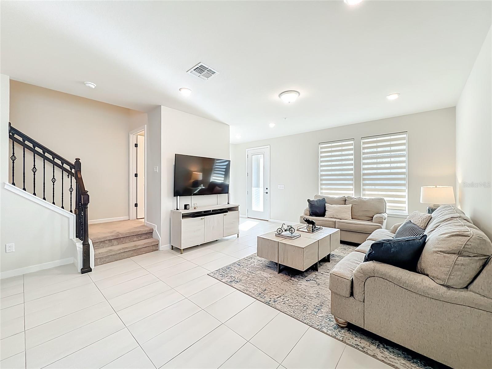 Image 12 of 70 For 10976 Leafshore Loop