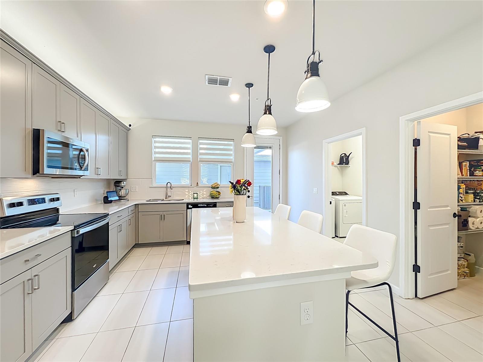 Image 23 of 70 For 10976 Leafshore Loop