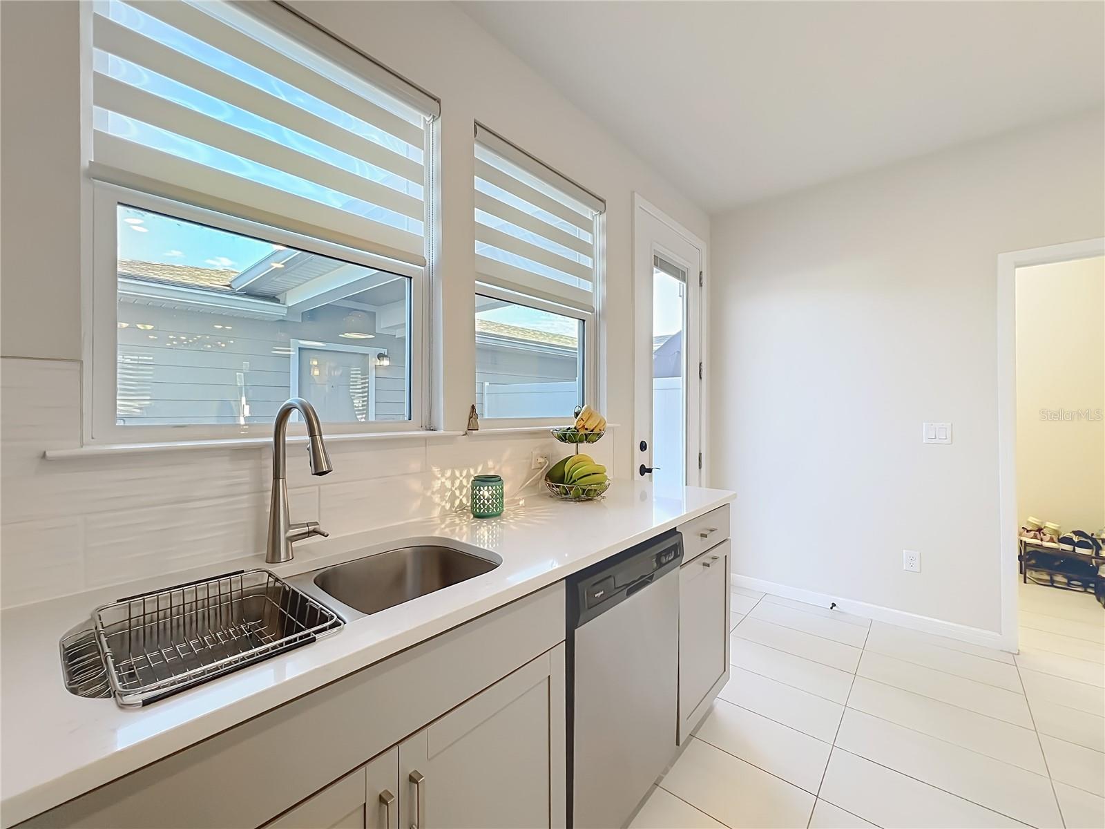 Image 25 of 70 For 10976 Leafshore Loop