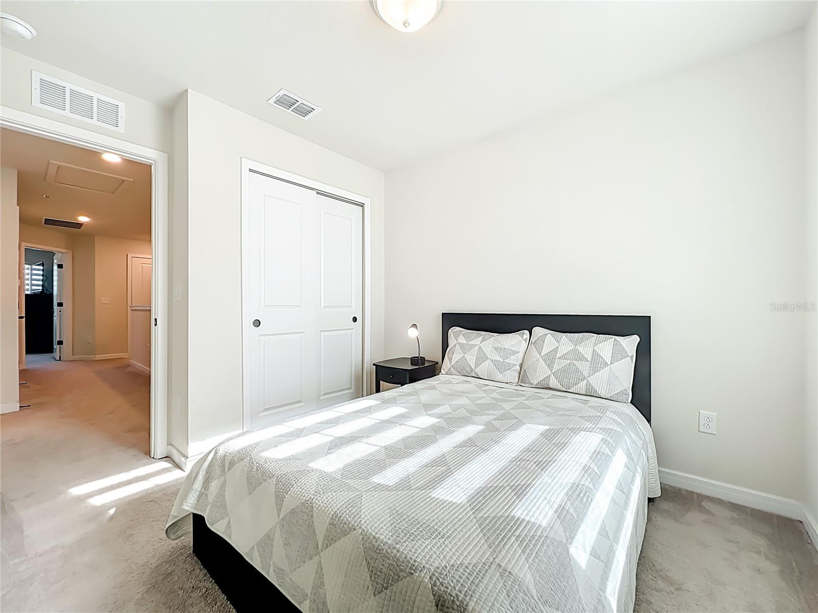 Image 37 of 70 For 10976 Leafshore Loop