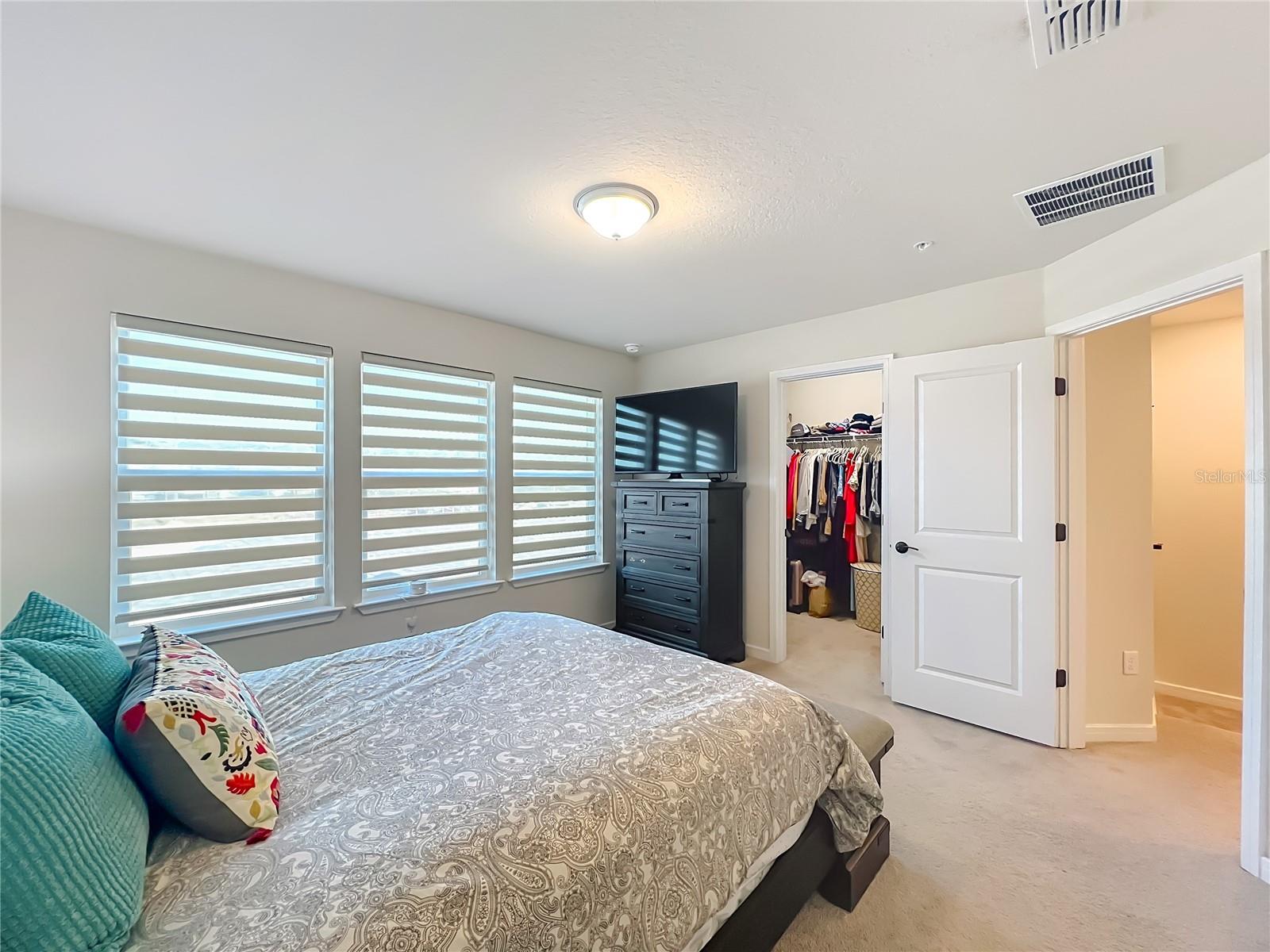 Image 41 of 70 For 10976 Leafshore Loop