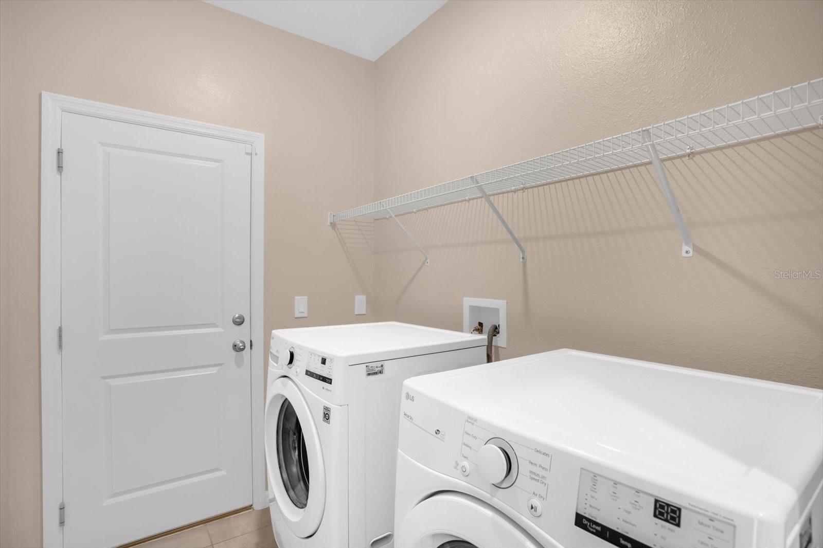 Image 14 of 37 For 591 Steerview Street