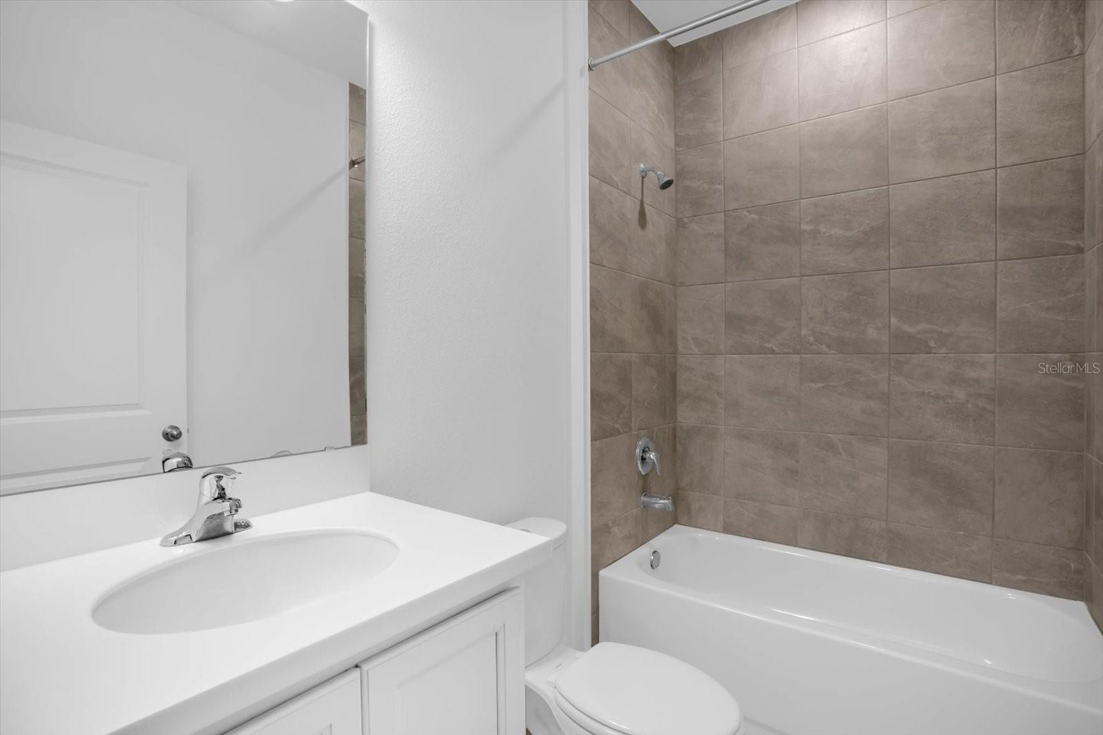 Image 19 of 37 For 591 Steerview Street