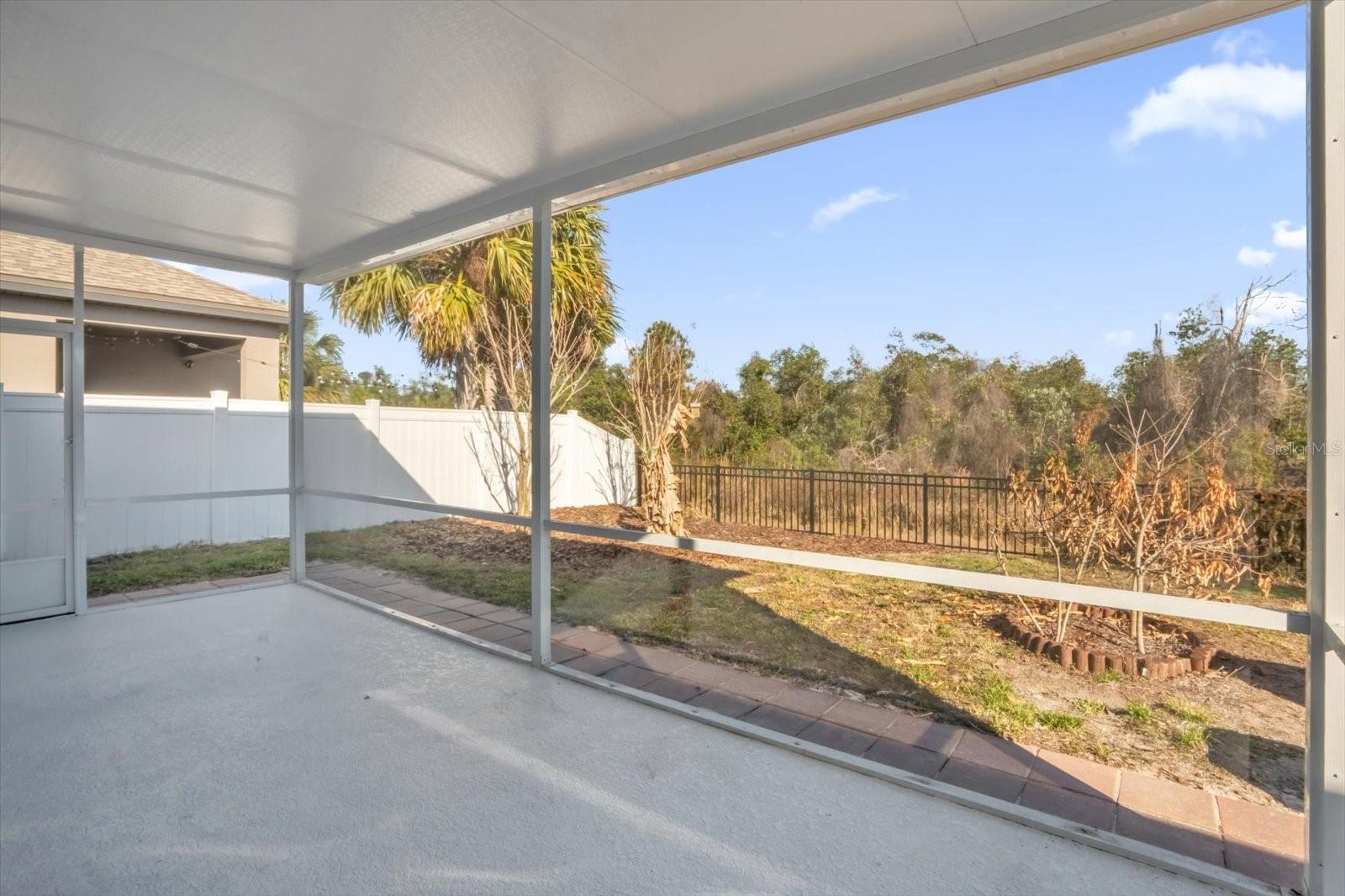 Image 22 of 37 For 591 Steerview Street