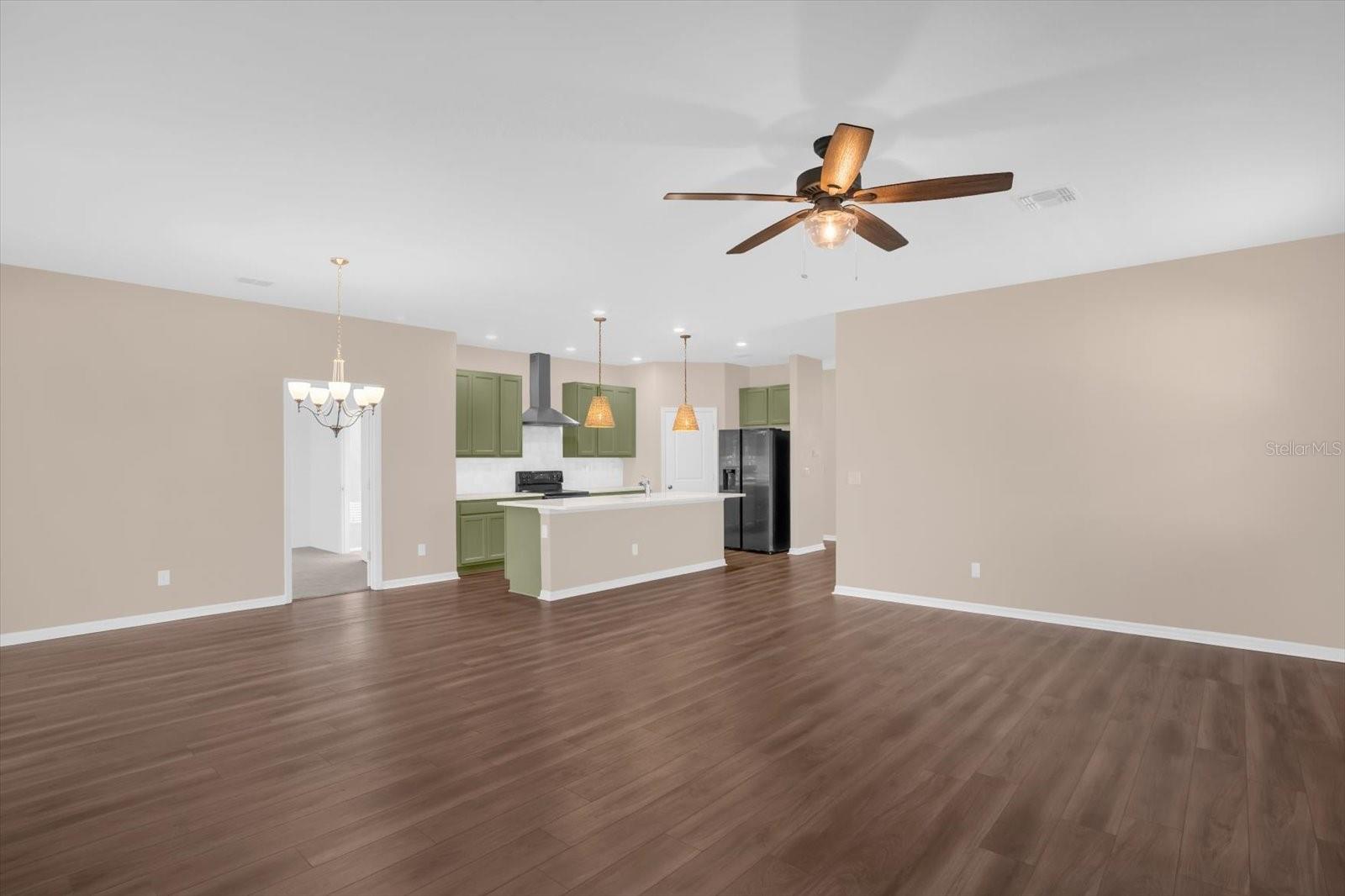 Image 4 of 37 For 591 Steerview Street