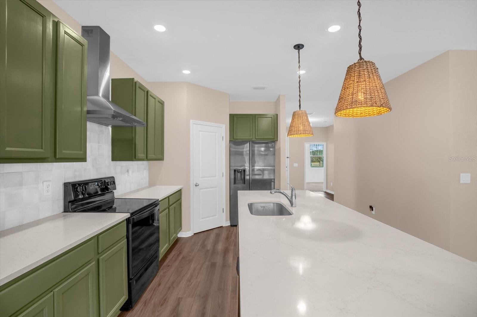 Image 8 of 37 For 591 Steerview Street