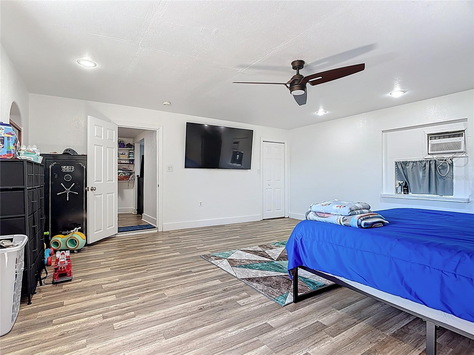 Image 14 of 37 For 823 Missouri Avenue