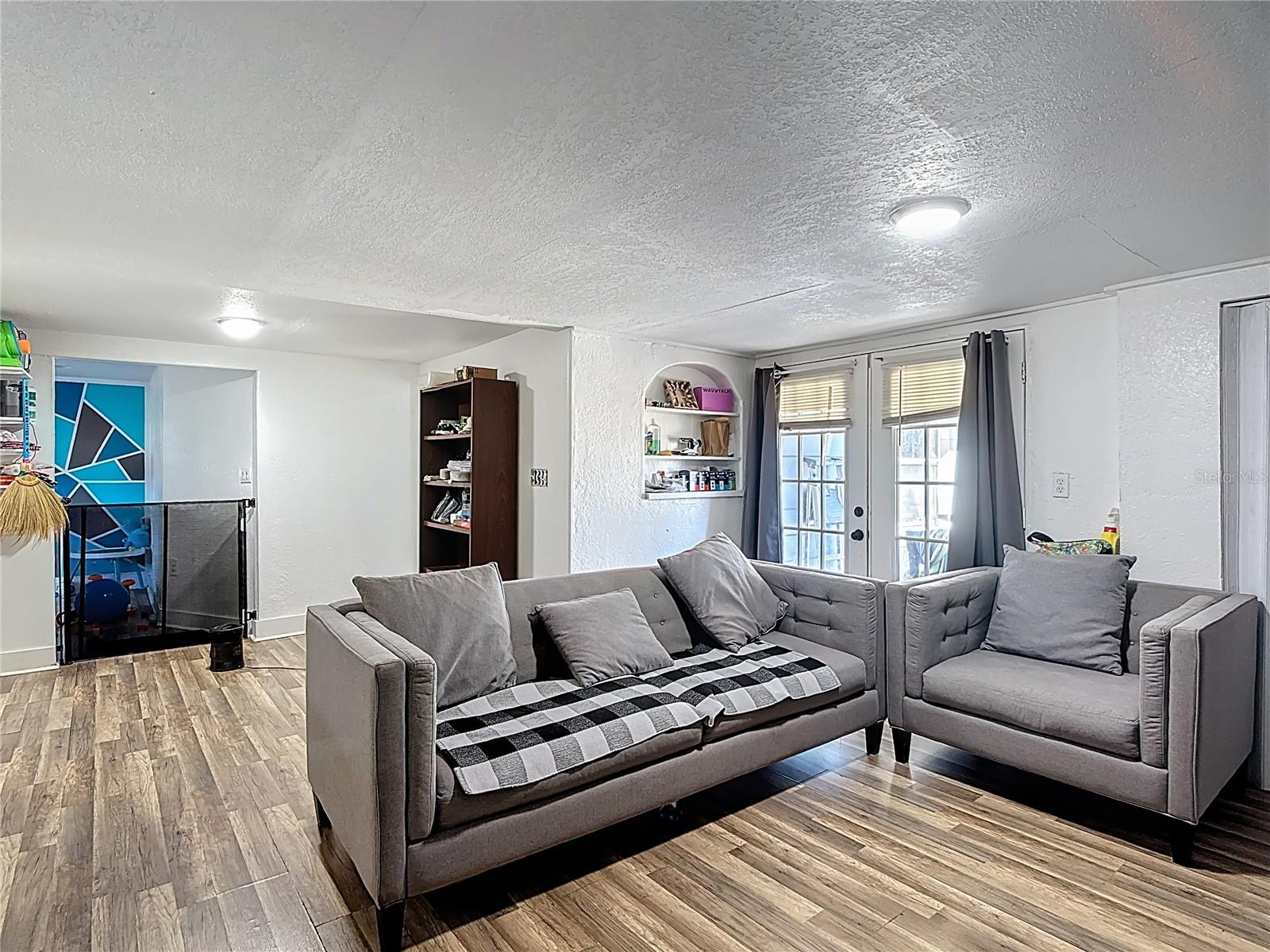 Image 21 of 37 For 823 Missouri Avenue