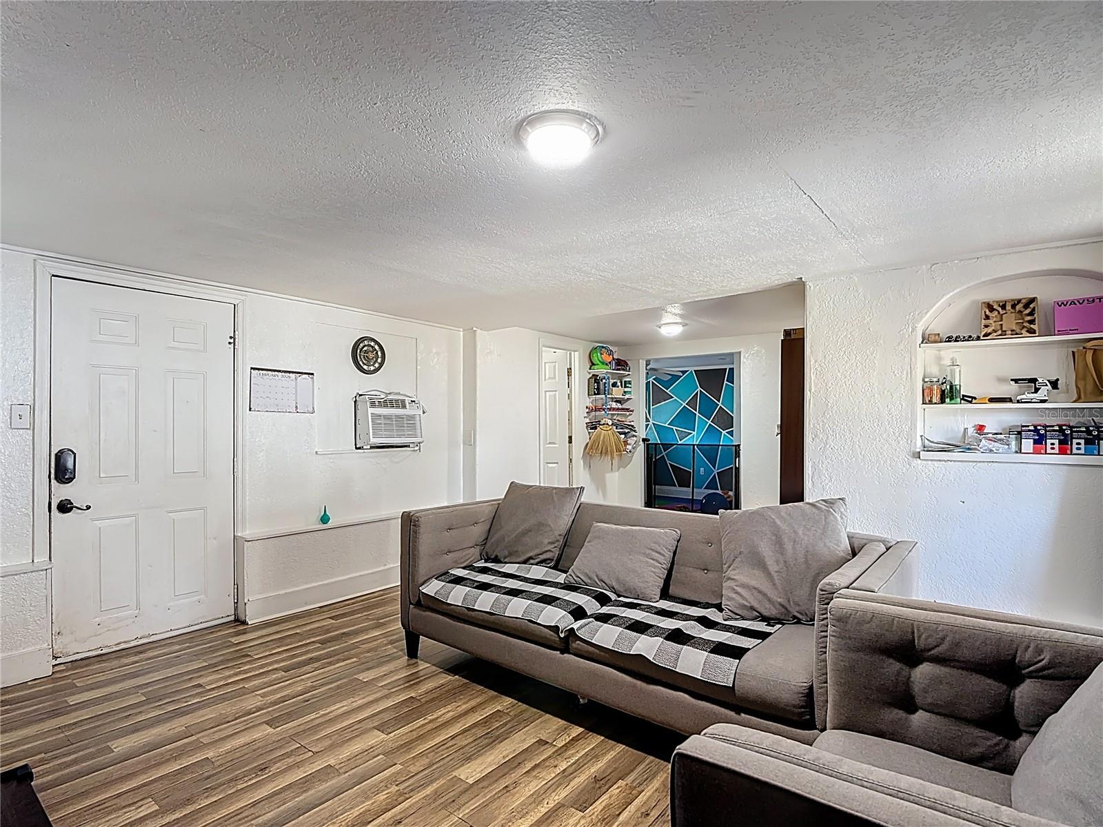 Image 22 of 37 For 823 Missouri Avenue