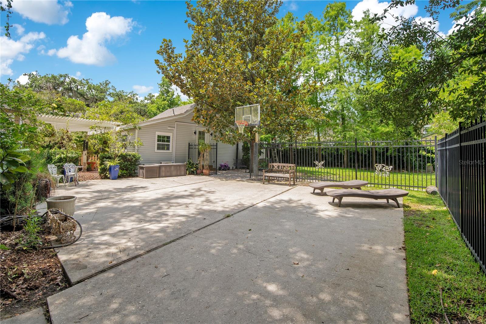 Image 76 of 92 For 614 Lake Avenue