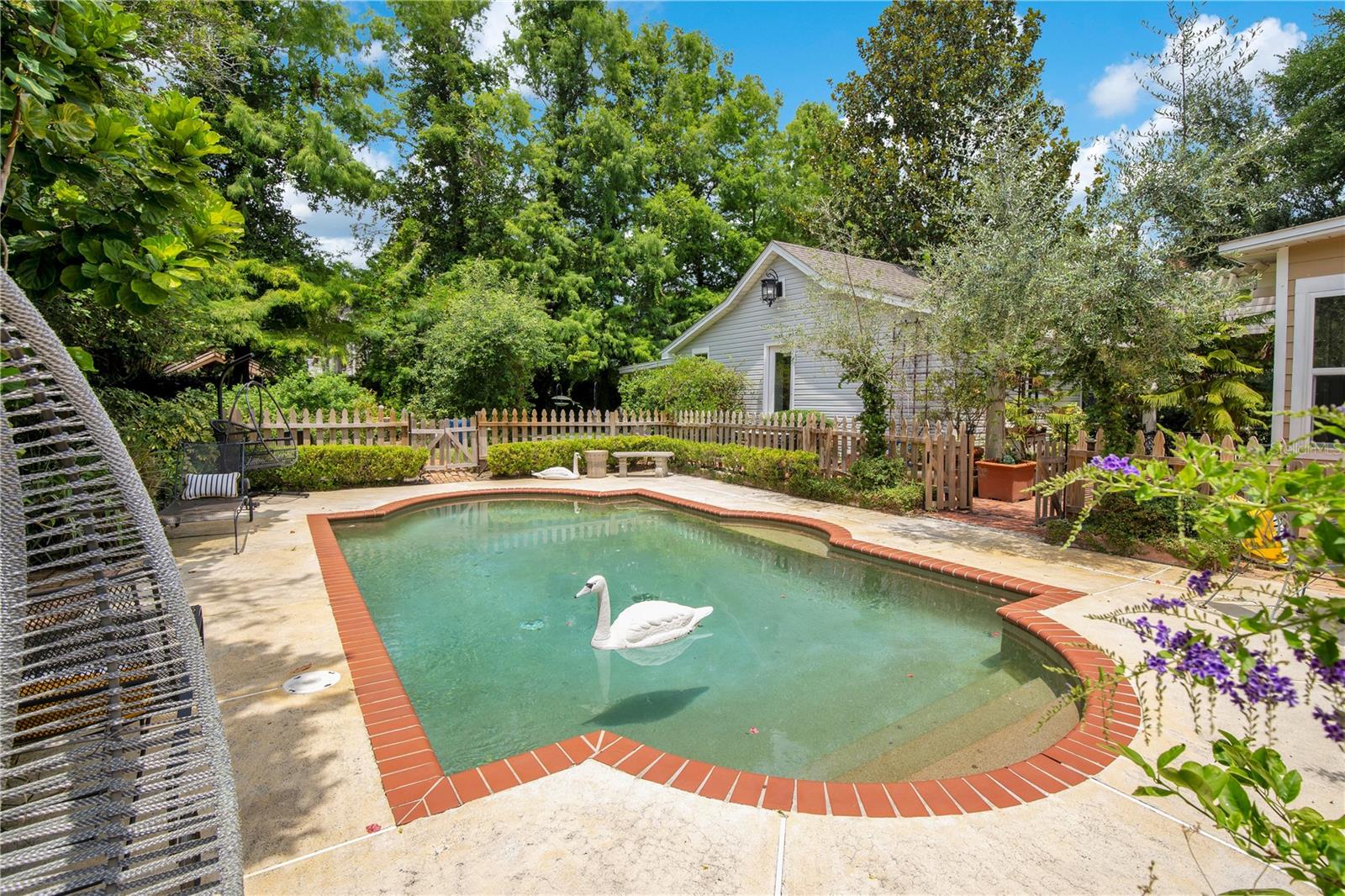 Image 84 of 92 For 614 Lake Avenue