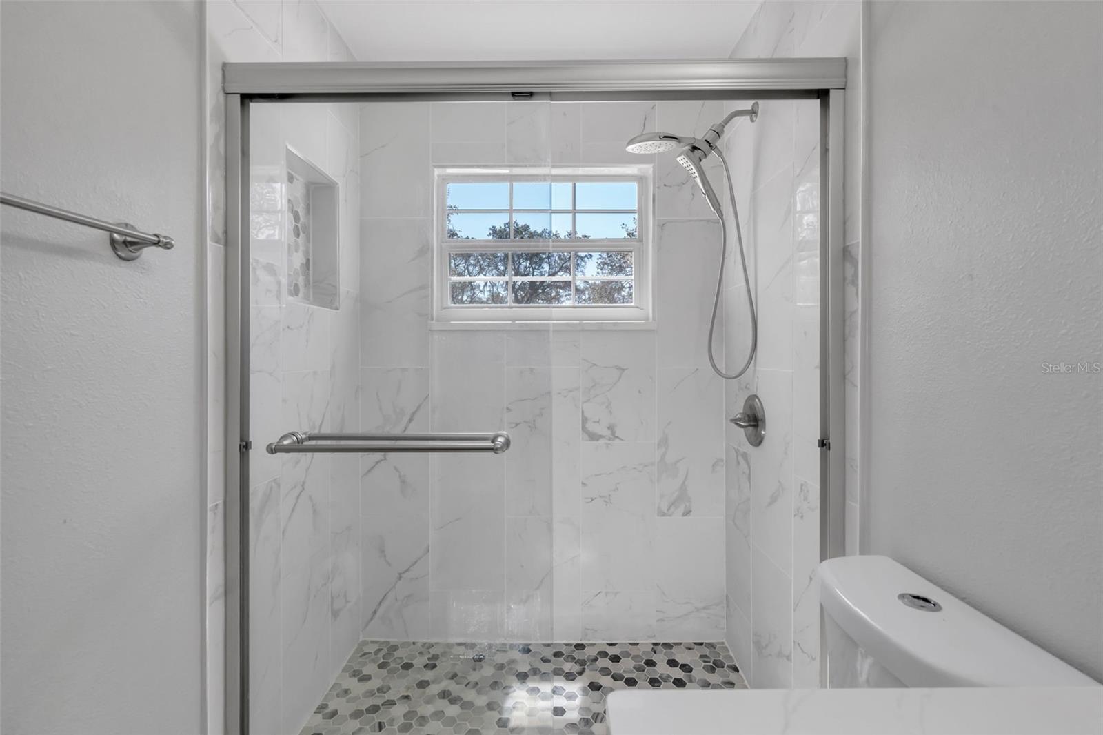 Image 19 of 43 For 5674 Altec Court