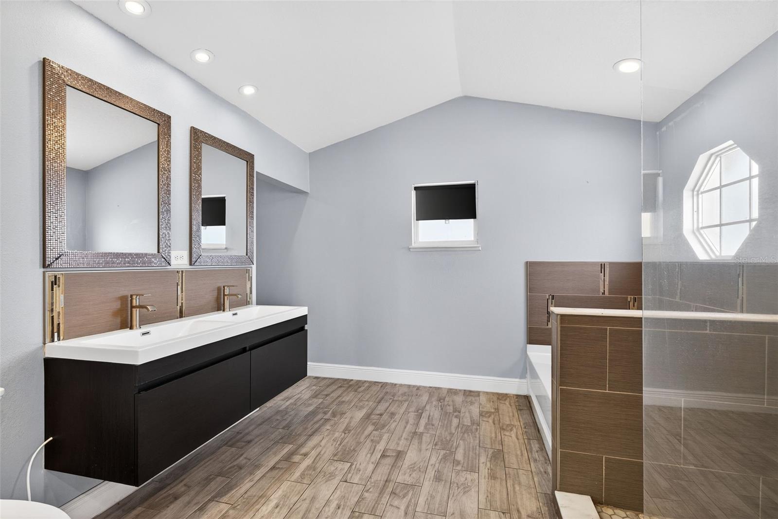 Image 15 of 33 For 3189 Windmill Point Boulevard