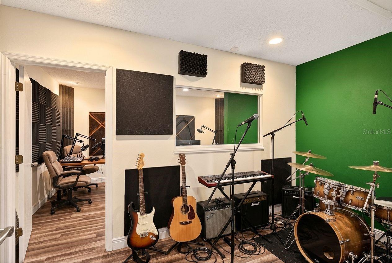 Image 22 of 33 For 3189 Windmill Point Boulevard