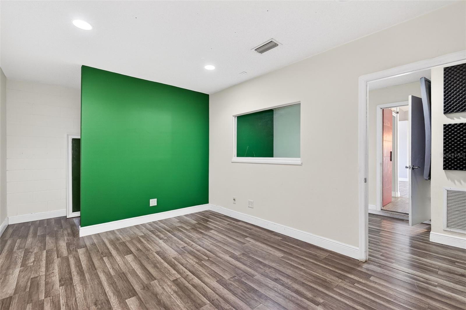 Image 23 of 33 For 3189 Windmill Point Boulevard