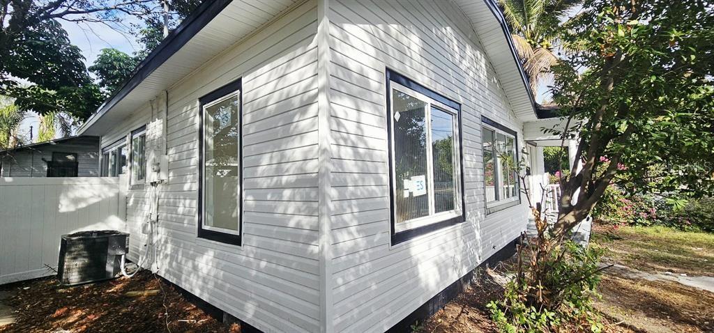 Image 5 of 36 For 1311 11th Avenue S