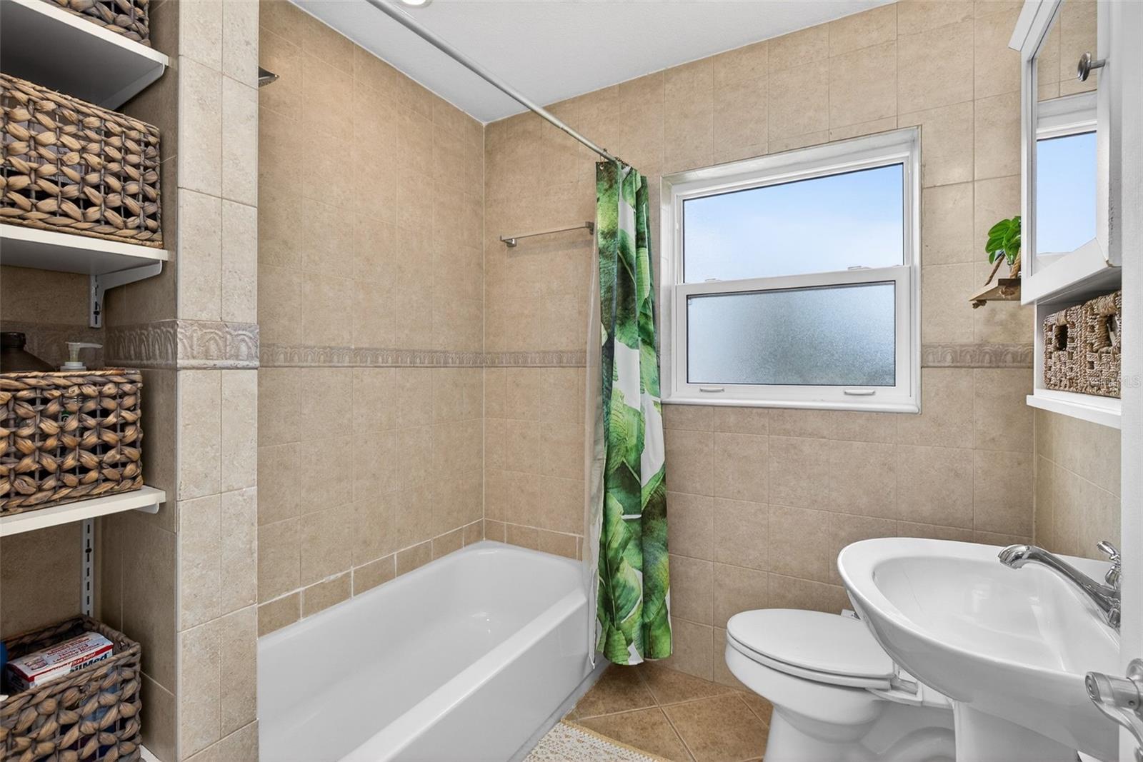 Image 11 of 27 For 1943 Cloverlawn Avenue