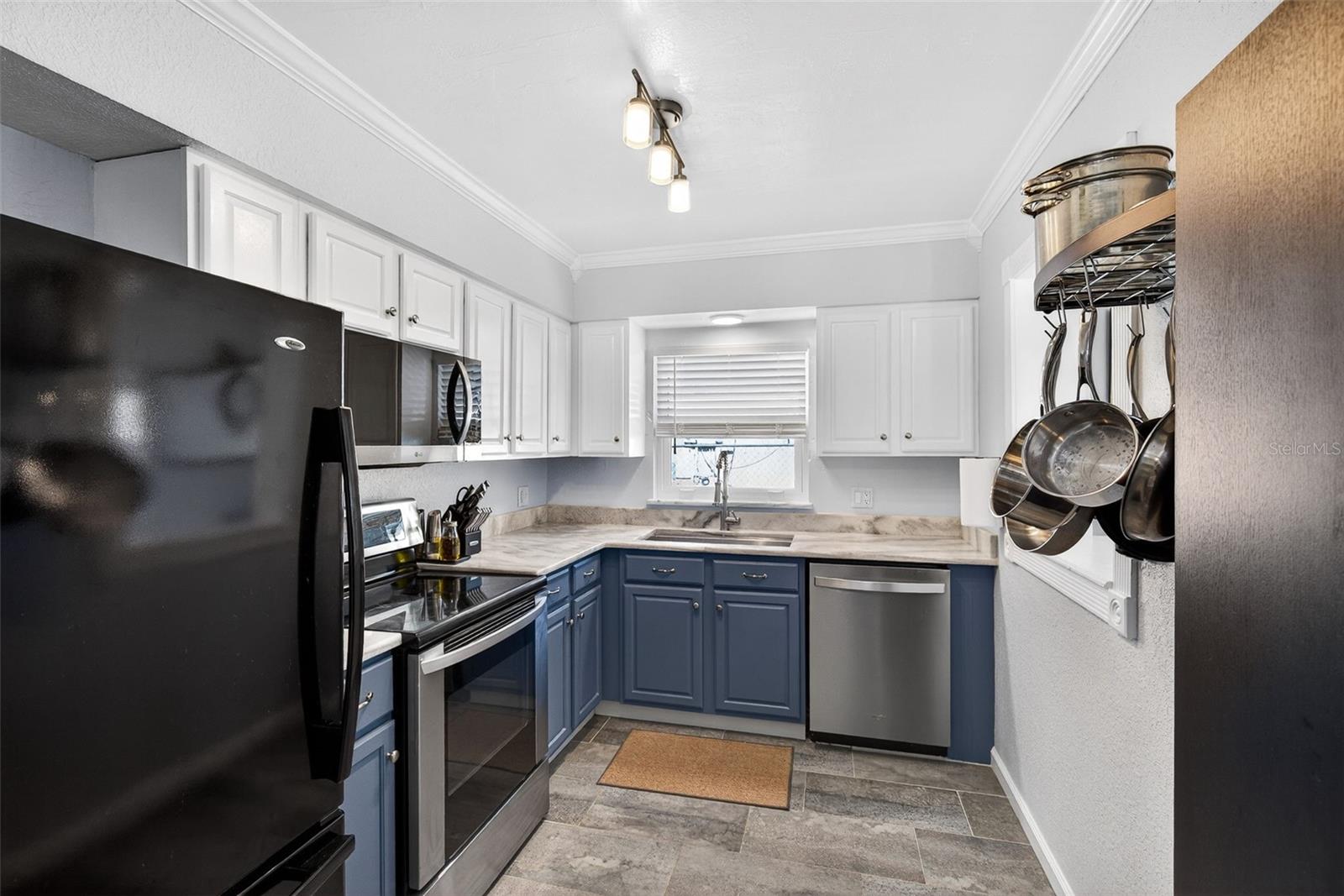 Image 15 of 27 For 1943 Cloverlawn Avenue