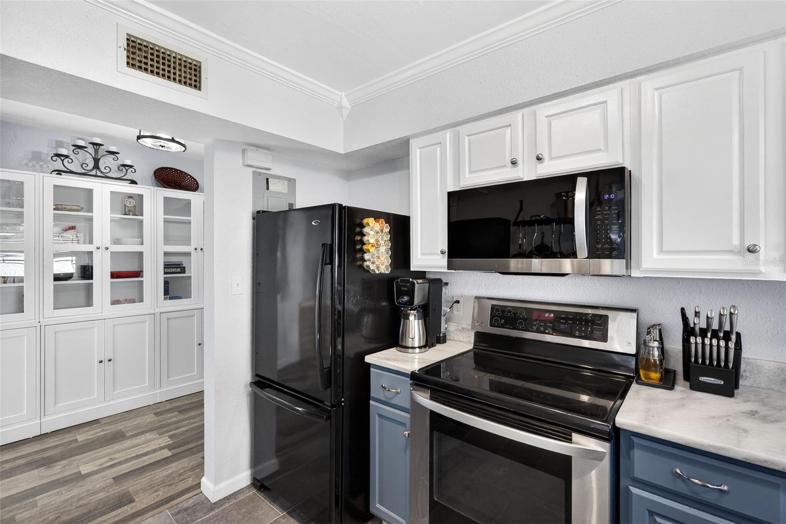 Image 16 of 27 For 1943 Cloverlawn Avenue