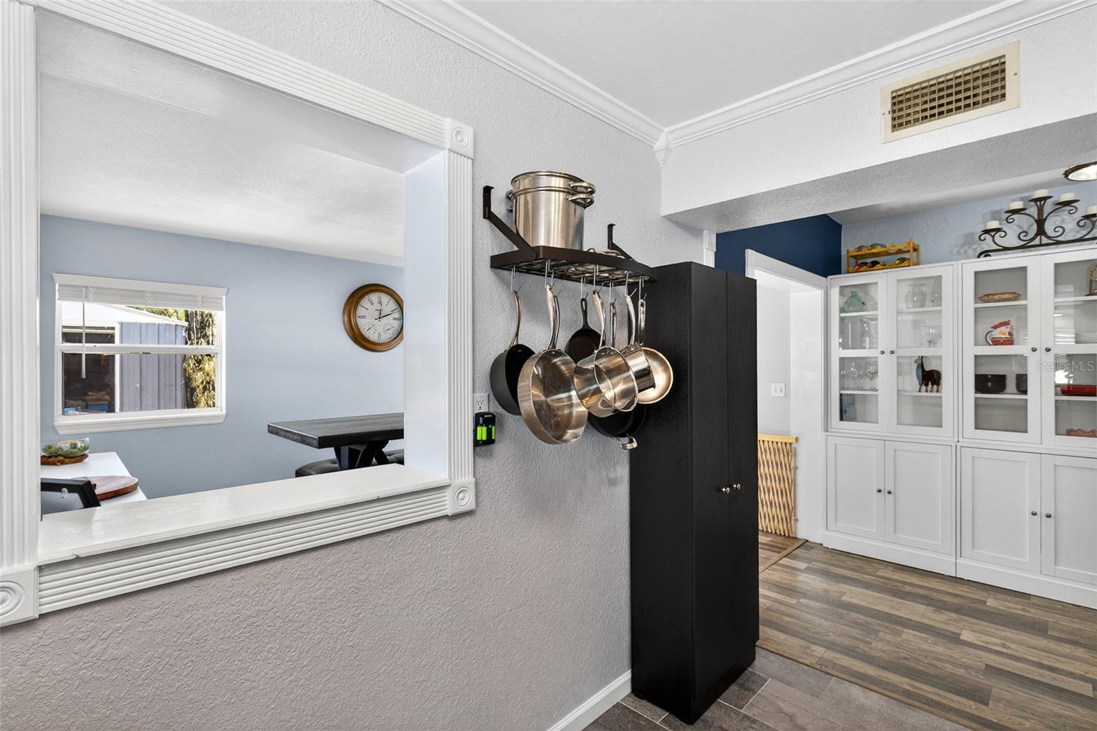 Image 17 of 27 For 1943 Cloverlawn Avenue