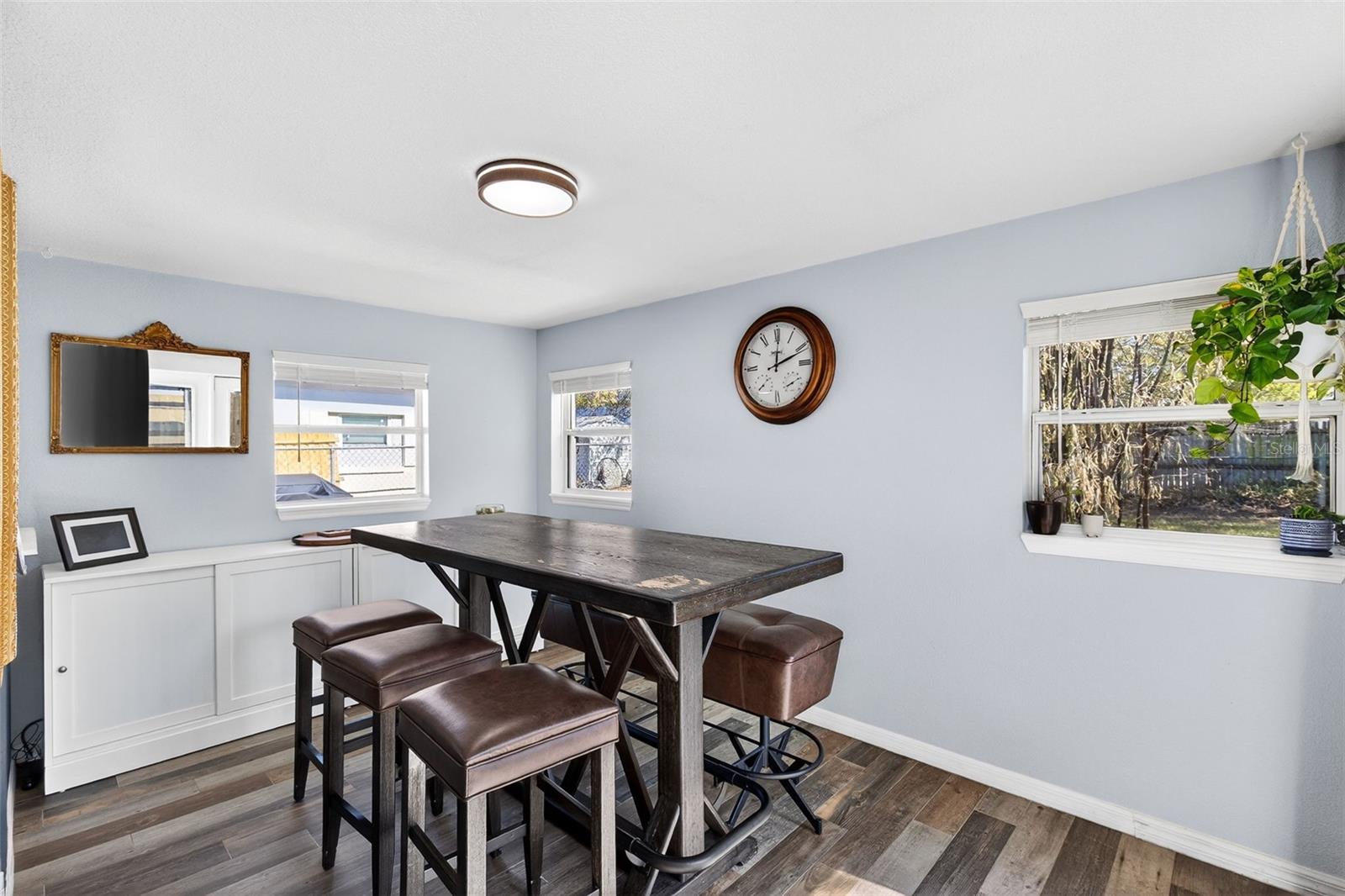 Image 18 of 27 For 1943 Cloverlawn Avenue