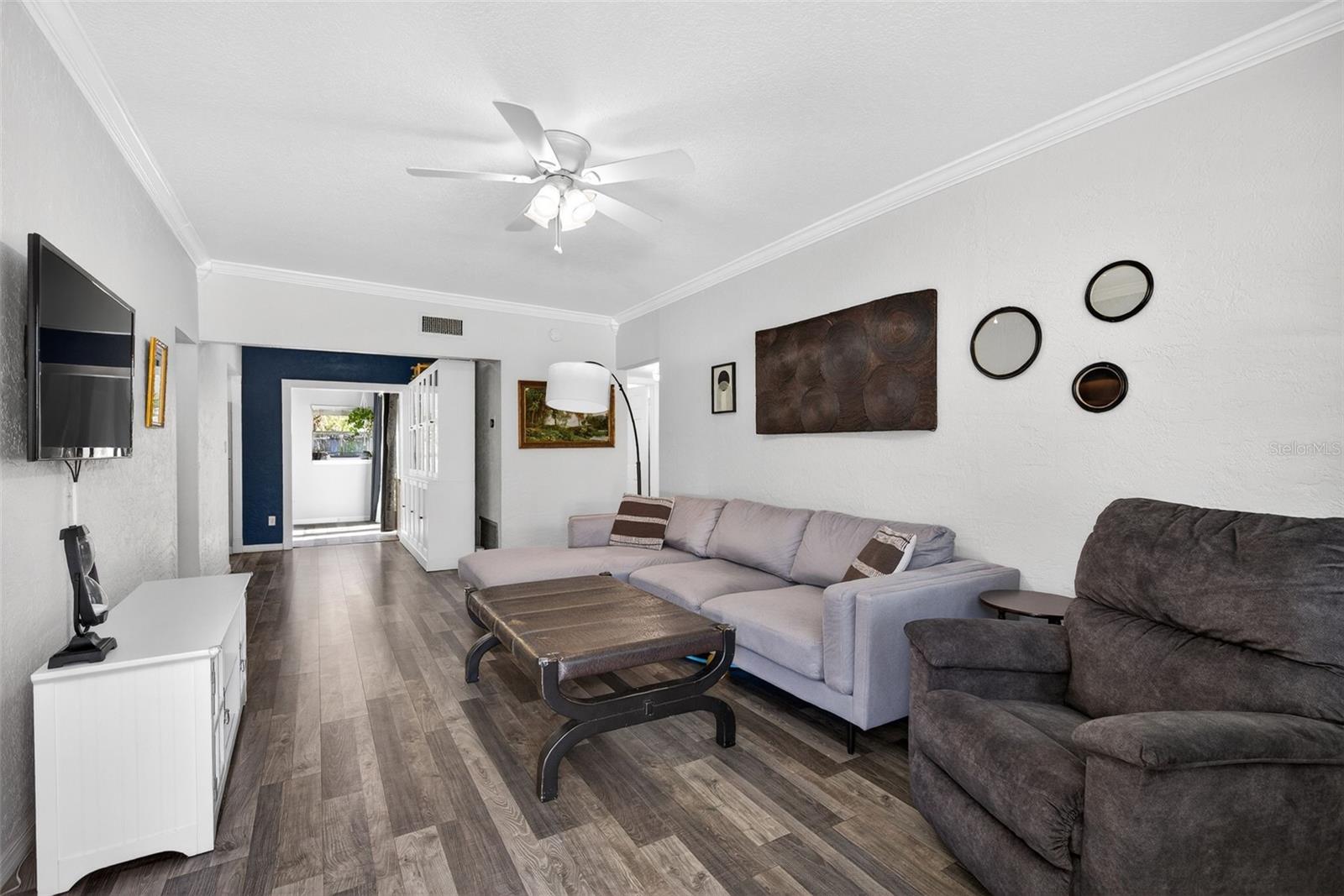 Image 4 of 27 For 1943 Cloverlawn Avenue