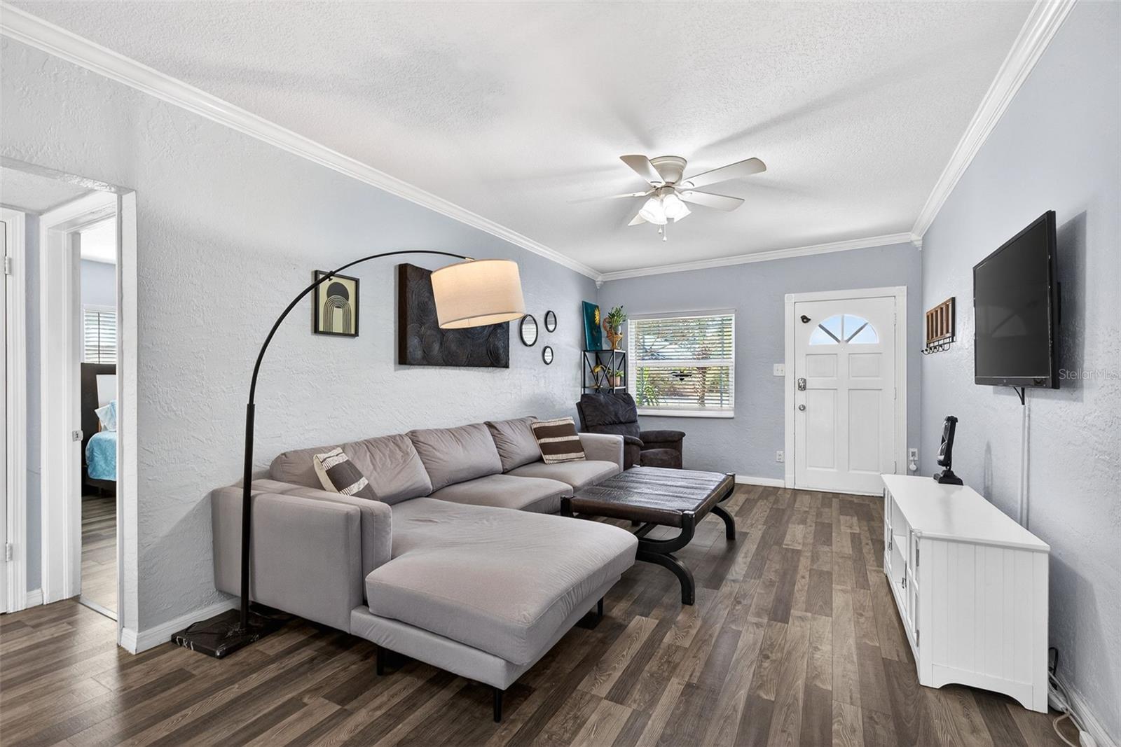 Image 5 of 27 For 1943 Cloverlawn Avenue