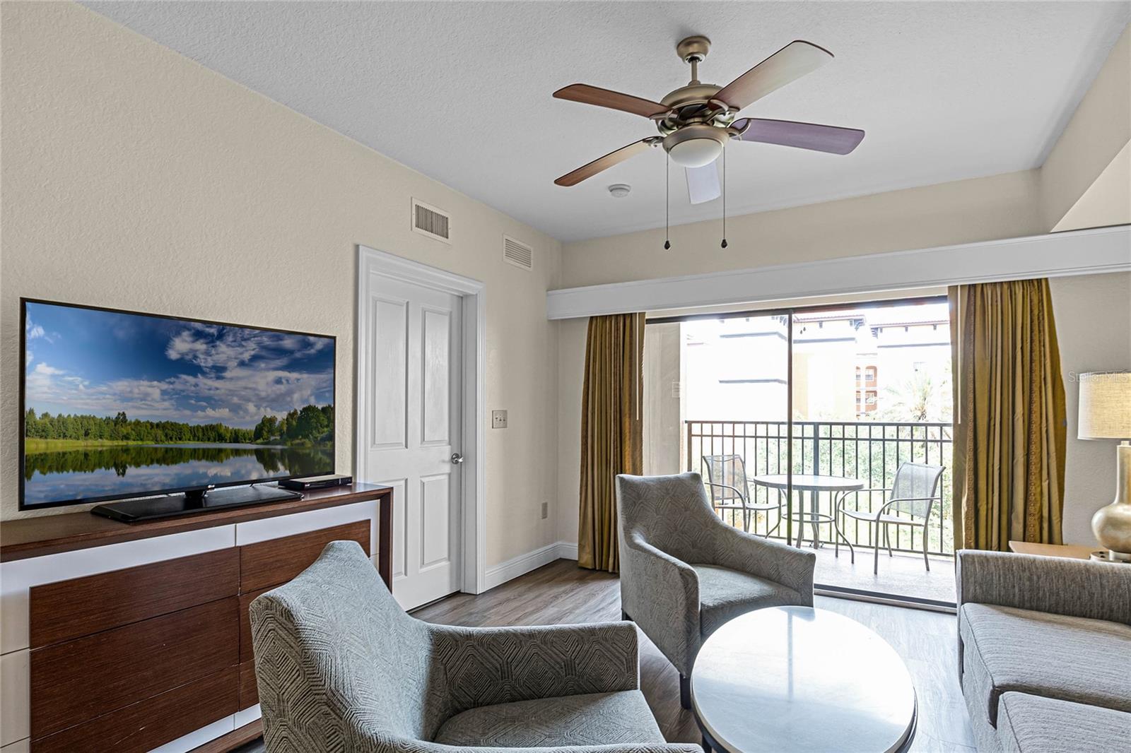 Image 14 of 36 For 12544 Floridays Resort Drive 611b